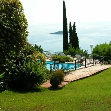 Santa Caterina Sleeps 13 Pool Wifi