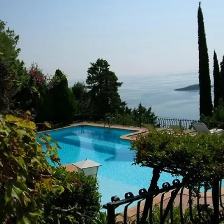 Santa Caterina Sleeps 13 Pool Wifi * Massa (Basilicata)